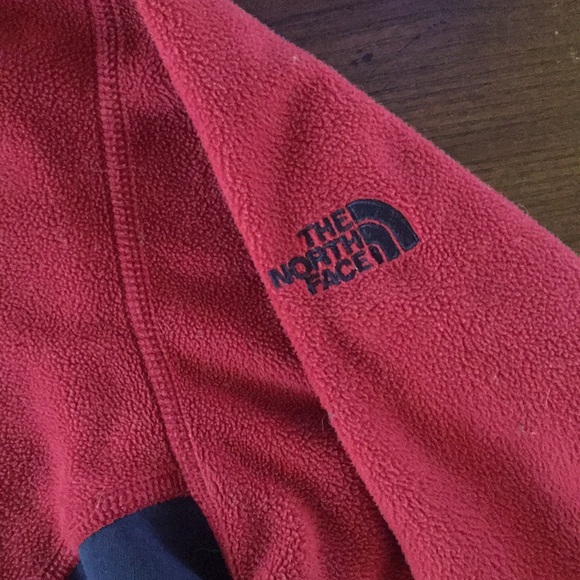 Women’s Northface 1/4 zip size med - Picture 3 of 4